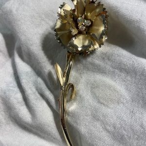 Floral pin with rhinestones